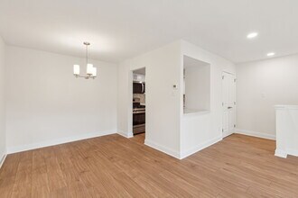 517 Old Forge Crossing in Devon, PA - Building Photo - Building Photo