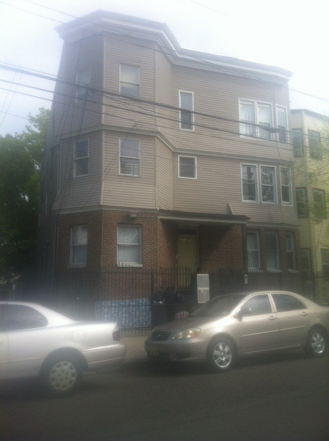 789 Summer Ave in Newark, NJ - Building Photo - Building Photo