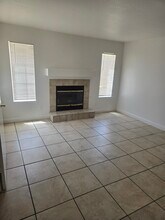 4659 Krissylouise Way, Unit A in Las Vegas, NV - Foto de edificio - Building Photo
