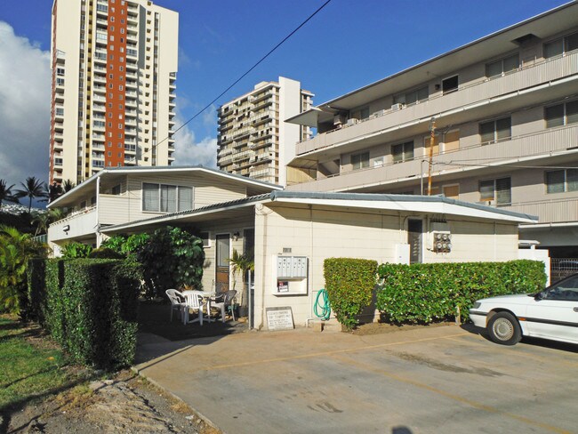 2730 Kahoaloha Ln in Honolulu, HI - Foto de edificio - Building Photo