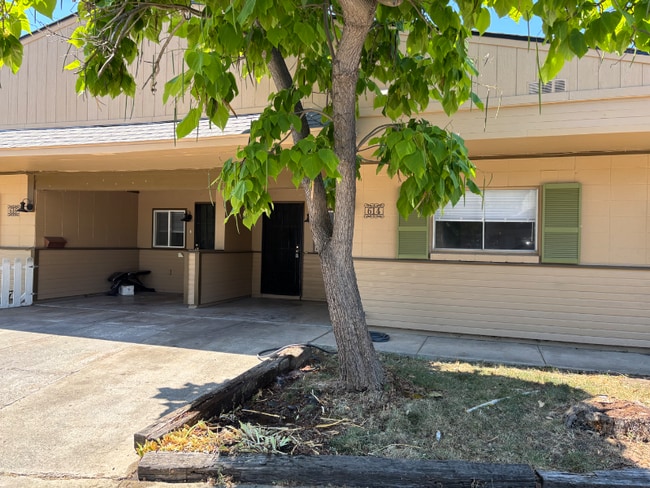 614 J St in Medford, OR - Building Photo - Building Photo