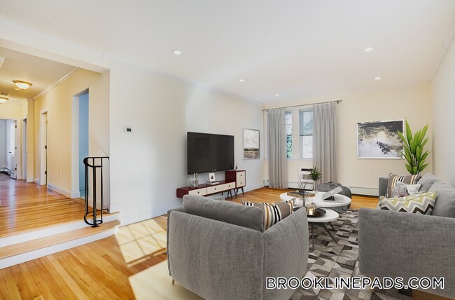 1539 Beacon St in Brookline, MA - Building Photo - Building Photo