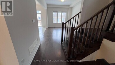 27 Hitchman St in Brant, ON - Building Photo - Building Photo