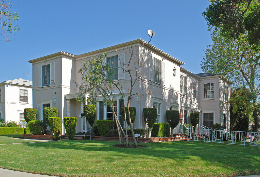 1136 S Roxbury Dr in Los Angeles, CA - Building Photo