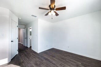 1115 N Paddock Ave in Stephenville, TX - Building Photo - Building Photo