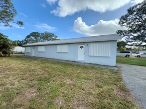 4806 Dell Ave in Lake Worth, FL - Building Photo - Building Photo