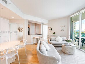 480 NE 30th St in Miami, FL - Foto de edificio - Building Photo