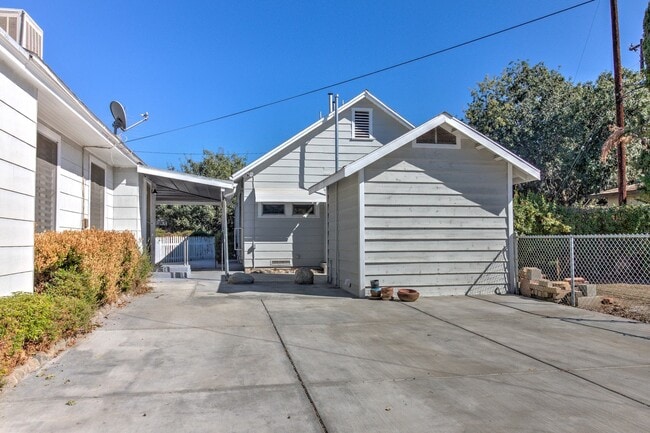 1320 E Colton Ave in Redlands, CA - Building Photo - Building Photo