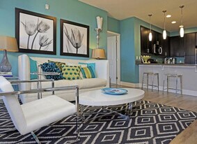 5945 Linda Vista Rd in San Diego, CA - Building Photo