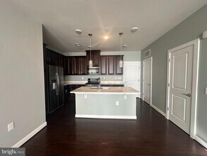 13338 Arrowbrook Centre Dr in Herndon, VA - Building Photo - Building Photo