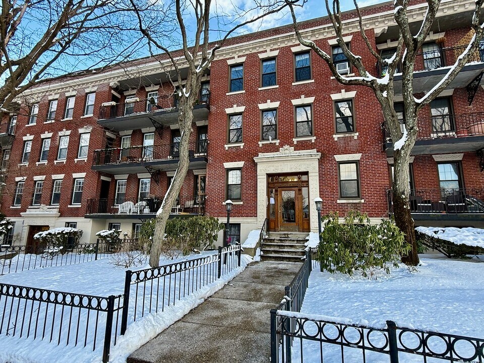 1754 Commonwealth Ave, Unit 5 in Boston, MA - Foto de edificio