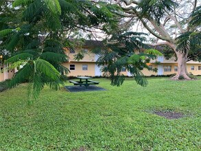 5168 NE 6th Ave in Oakland Park, FL - Building Photo - Building Photo