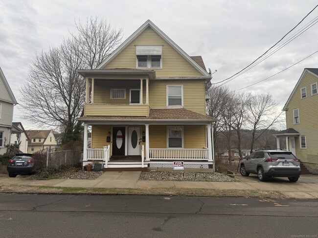 323 Olivia St in Derby, CT - Building Photo - Building Photo
