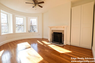 1896 Beacon St, Unit 2 in Brookline, MA - Building Photo - Building Photo