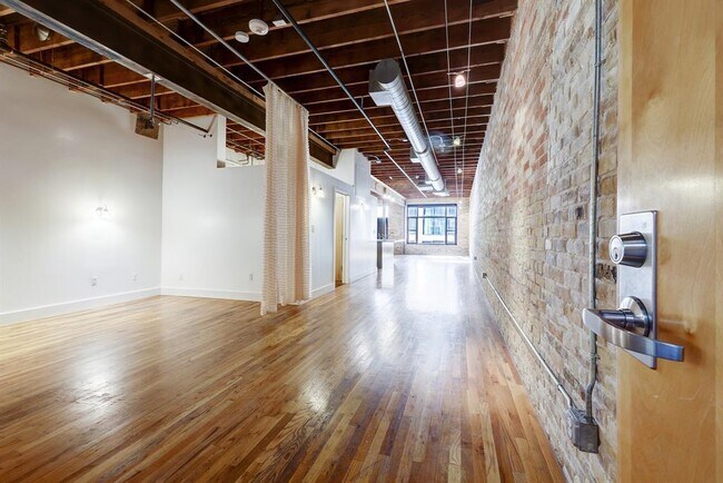 property at 411 Brazos St