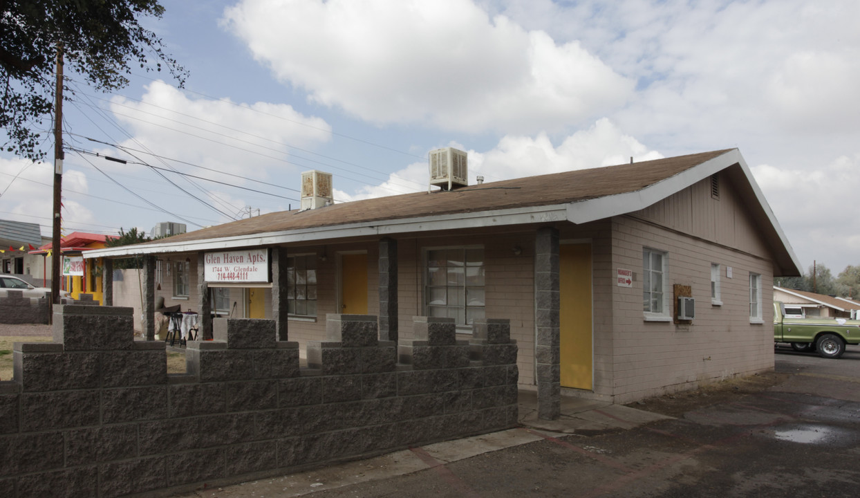 La Granada in Phoenix, AZ - Building Photo