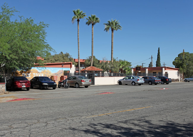 Olde Town Apartments in Tucson, AZ - Foto de edificio - Building Photo