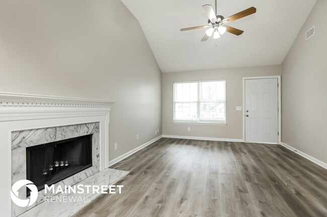 703 Lou Gehrig Cir in La Vergne, TN - Foto de edificio - Building Photo