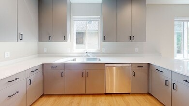1215 SE 8th St in Minneapolis, MN - Building Photo - Building Photo