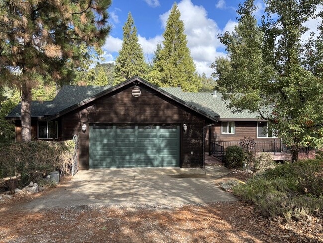 property at 998 Thundercloud Ln