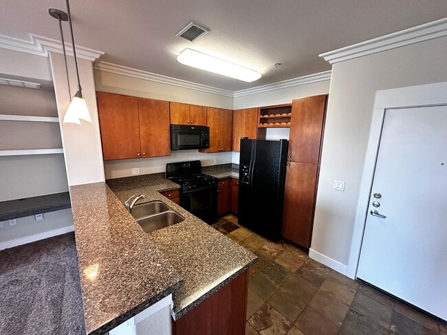 24585 Town Center Dr in Santa Clarita, CA - Building Photo - Building Photo