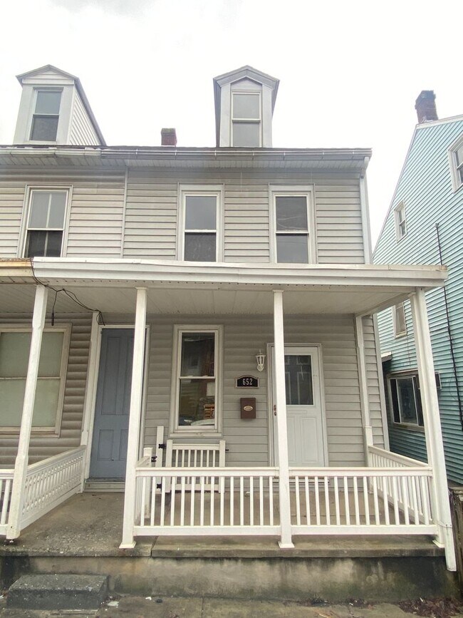 property at 652 N 2nd St