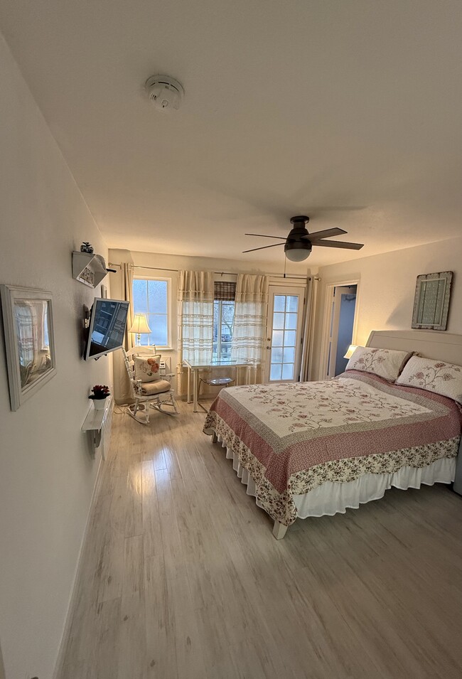 1379 Via Colonna Terrace, Unit Chic cottage