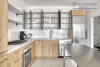 1035 W Van Buren St, Unit FL15-ID752 in Chicago, IL - Foto de edificio - Building Photo