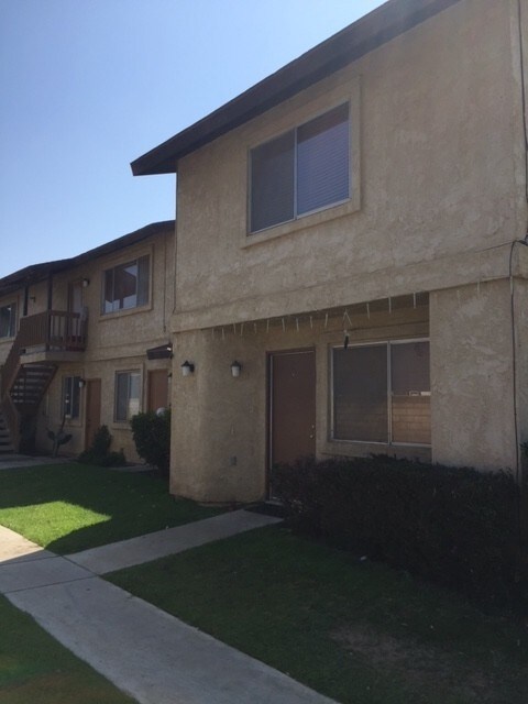 804 Raaberg Way in Santa Maria, CA - Building Photo