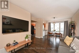 2042 Madrid Ave in Ottawa, ON - Building Photo - Building Photo