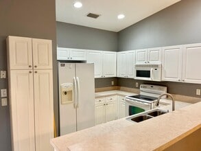 232 Hill Street, Unit Room C in Casselberry, FL - Foto de edificio - Building Photo