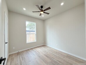 3274 I-35, Unit 218 in Natalia, TX - Building Photo - Building Photo