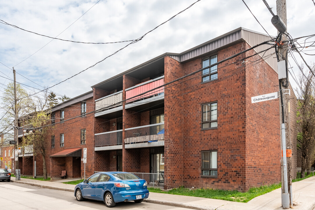 345 Christophe-Colomb Rue O in Québec, QC - Building Photo