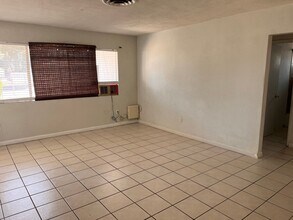 174 N Victoria Ave in San Jacinto, CA - Building Photo - Building Photo