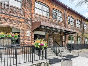 1100-1100 Lansdowne Ave in Toronto, ON - Building Photo - Building Photo