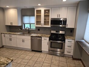 6136 Palomino Ct in West Bloomfield, MI - Building Photo - Building Photo