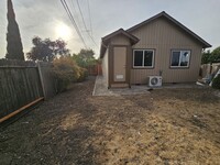 8283 Cavalier Ln in Dublin, CA - Foto de edificio - Building Photo