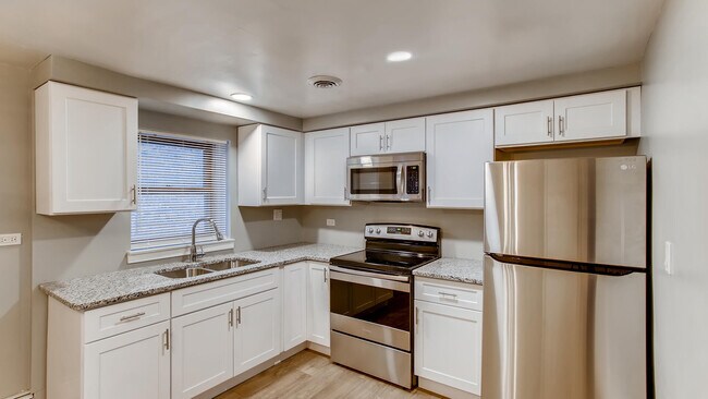 2259 S 17th Ave-Unit -GARDEN in North Riverside, IL - Building Photo - Building Photo