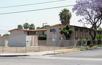 111 E Wakefield Ave in Anaheim, CA - Building Photo - Building Photo