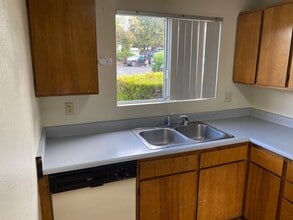 329 Bessie St in Medford, OR - Building Photo - Building Photo