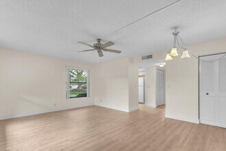 91 SW South River Dr in Stuart, FL - Building Photo - Building Photo