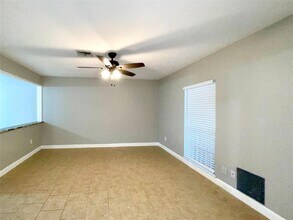 7301 Cook Rd in Houston, TX - Building Photo - Building Photo