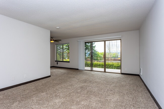 Normandy Duke Apartments in Normandy Park, WA - Building Photo - Building Photo