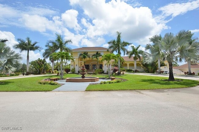 9111 Las Maderas Dr in Bonita Springs, FL - Building Photo - Building Photo