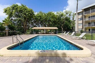 6001 N Falls Cir Dr in Lauderhill, FL - Building Photo - Building Photo