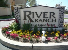 220 E Grant St in Santa Maria, CA - Building Photo