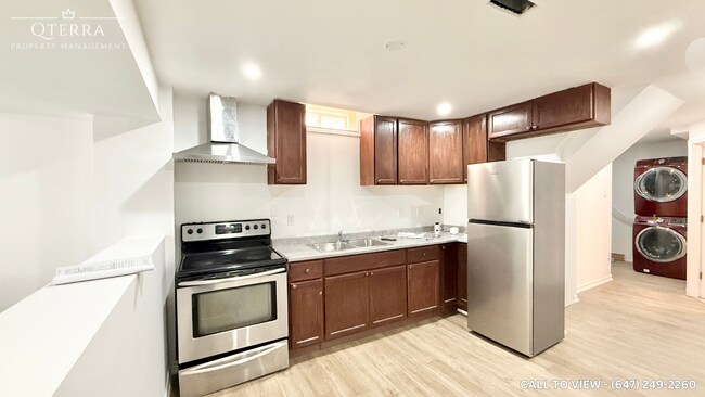 15 Sleepy Hollow Pl in Whitby, ON - Building Photo - Building Photo