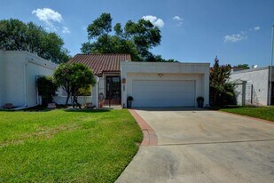2629 Calle Del Roble in Kerrville, TX - Building Photo