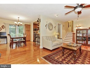 52 Shady Brook Ln in Princeton, NJ - Foto de edificio - Building Photo