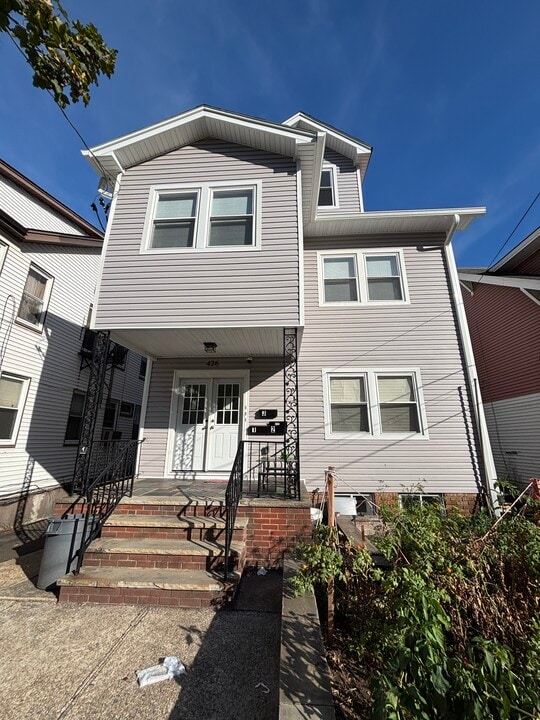 426 Stuyvesant Ave, Unit 3 in Irvington, NJ - Foto de edificio